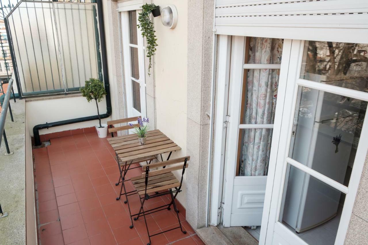 Apartment With Balcony In The Square Porto Exterior photo